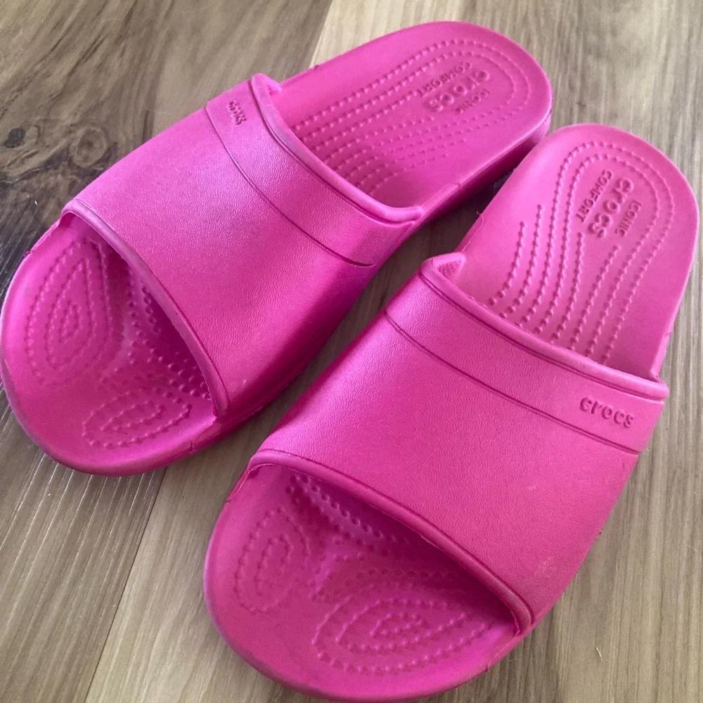 Crocs Iconic Comfort kid's pink rubber sandals Size 3